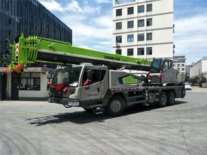 双城区跨街广告牌的高空安装注意事项